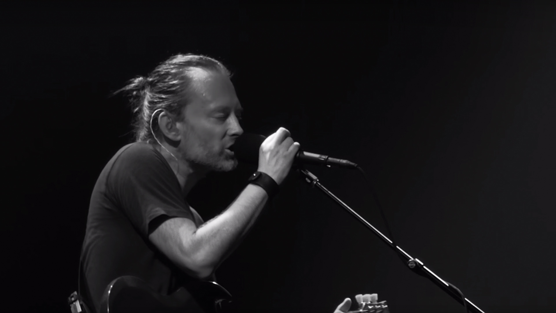 7 Reasons You Need To Get Tickets To See Radiohead Live