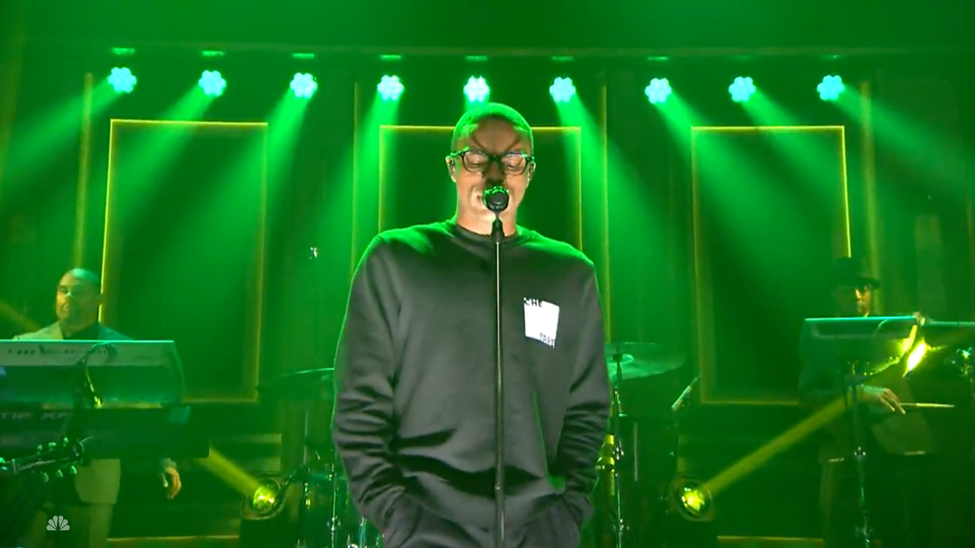 Vince Staples Performs "Smile" Live With The Roots